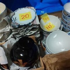 大量の和食器🥣🍵萩窯以外で約200点あまり【小鉢/平皿/小皿/どんぶり鉢/湯呑み類ほか多数】🌼他にこんな食器も探しています、気になる事があるんですが、現物確認はできますか？など、お気軽に問合せ下さいお待ちしていま～す🌼の画像