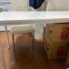 ダイニングテーブルの画像