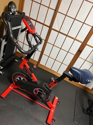 フィットネスバイクとランニングウォーカー