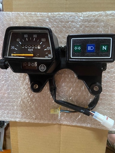 ヤマハ TW200 スピードメーター＆パイロットボックス ブラケット付