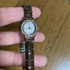 ジャンク　腕時計　のびるバンド　小さめ　ブロンズ色　傷あり　の画像