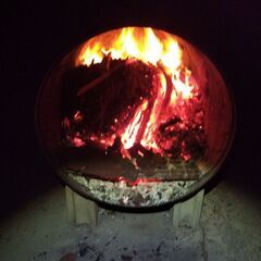 大量にあります　薪 、焚き火 、ストーブに　釘付き木材　の画像