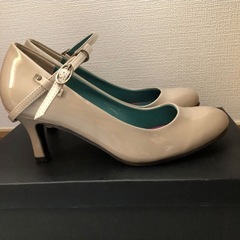 cocue エナメル パンプス 22.5〜23cmの画像
