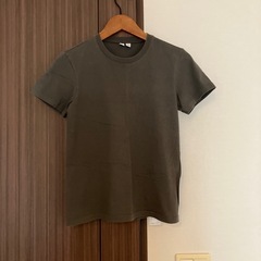 ユニクロ Tシャツ Mサイズ カーキ