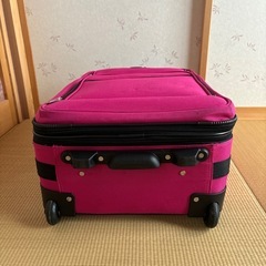 鍵付きスーツケース　キャリーケース　キャリーバッグの画像