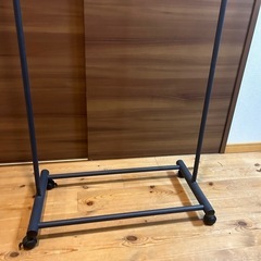 ハンガーラックの画像