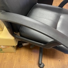 事務椅子　本革 の画像