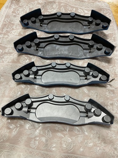 ブレーキキャリパーカバー金属製品
