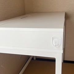 IKEA パソコンデスクの画像