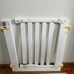ベビーゲート3つ まとめてどうぞ。