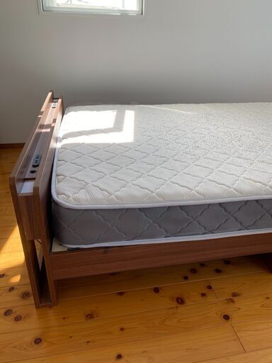 (お引き取り先きまりました)[ 取りに来て頂ける方のみ]ダブルベッド一式