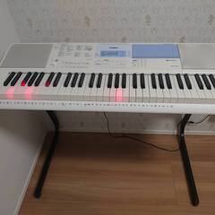 【お取引完了】電子キーボード CASIO LK-515 光ナビゲ...