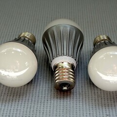 LED電球の電球色です。サイズはE17…３個です。使用度小