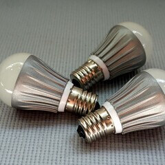 LED電球の電球色です。サイズはE17…３個です。使用度小の画像