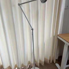IKEA フロアランプ(電球付き)