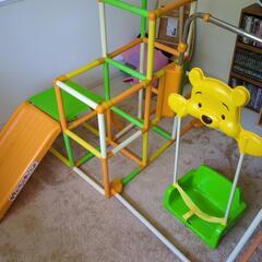 ブランコとすべり台付きジャングルジム