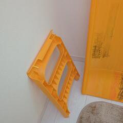 ブランコとすべり台付きジャングルジムの画像