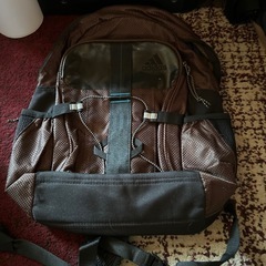 🎒adidasの斜め掛けリュック🎒（　決まりました）