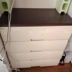衣類収納家具の画像
