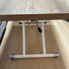 昇降式テーブル