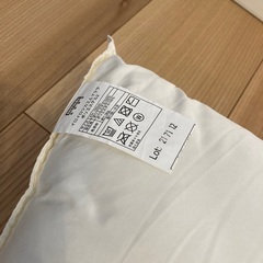 ①ニトリ　ポリエステル　ロング枕　別売カバー付の画像
