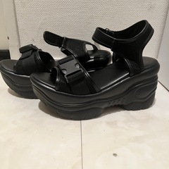 厚底サンダルの画像