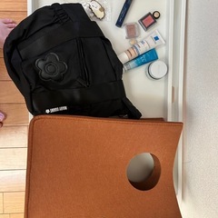 IKEAテーブル、メイク用品、ランチバッグ