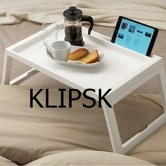 IKEAテーブル、メイク用品、ランチバッグの画像