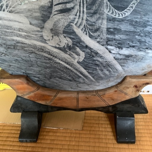 虎 大理石 台付き 古美術品 骨董品 縁起物 置物 大理石 石板彫刻 松鶴
