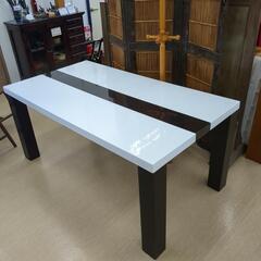ダイニングテーブル☆大型サイズ、天板ブラック＆ホワイト、オシャレ家具、【浜村鹿野温泉ICから3分 買取本舗 宮本リサイクル 営業時間9～19時 定休日水曜のみ←連絡できませんm(_ _)m】の画像