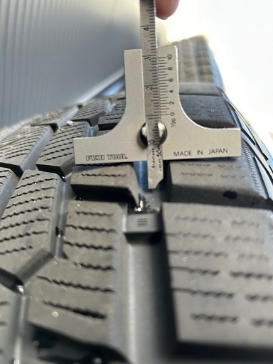 【タイヤ1シーズン使用】ランクル100スタッドレスタイヤ275/70R16