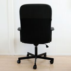 IKEA RENBERGET 回転チェアの画像