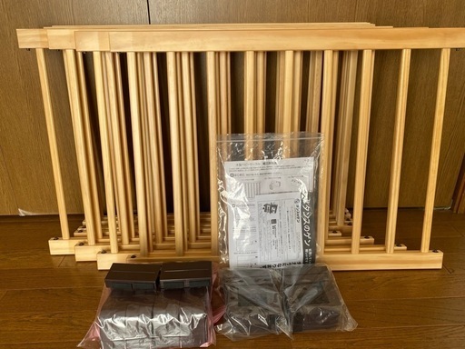 お話中　
タンスのゲン　木製ベビーサークル