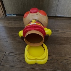 お話中　
アンパンマン　お菓子が入ってたケースの画像