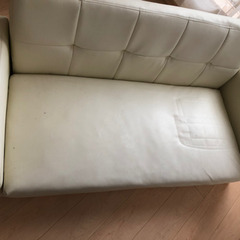【取引中】2人掛けソファー　収納、脚付きの画像