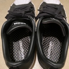 adidasスニーカーの画像