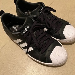 adidasスニーカー