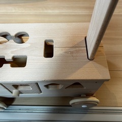 おもちゃ　森のパズルバス　木製手押し車　の画像