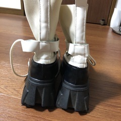 スニーカーブーツの画像