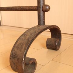 アイアンハンガー】 アンティークな味わいのあるコートハンガーです。