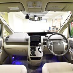 【売約済】H25年式トヨタノアXLセレクション　ＥＴＣ　純正ナビ　フルセグＴＶ　フリップダウンモニター　バックカメラ　ドライブレコーダー（前後カメラ）　両側スライドドア（片側電動）　オートエアコン　ＨＩＤライト　フォグランプ　オートライトの画像