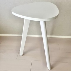 サイドテーブル 三角 白の画像