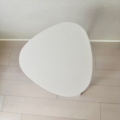 サイドテーブル 三角 白の画像