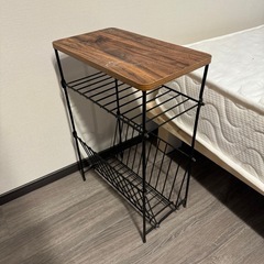 サイドテーブル