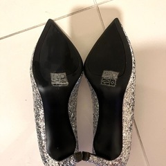 ほぼ未使用CHARLES & KEITHのパンプスの画像