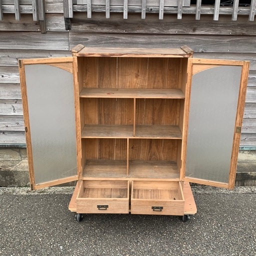 レトロな桐の木のキャビネット　食器棚　本棚　古家具　古道具