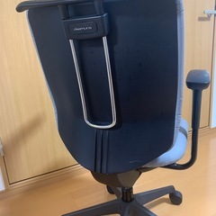 オカムラ オフィス用チェアの画像