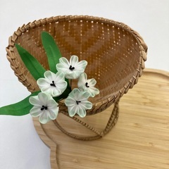 季節の花々を小さな布でつくる「花糸織のつまみ細工」教室の画像