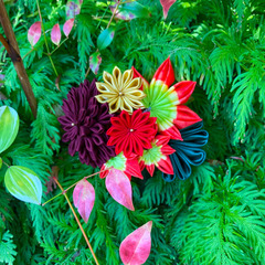 季節の花々を小さな布でつくる「花糸織のつまみ細工」教室の画像