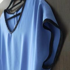 青トップスの画像